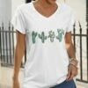 Top 10 😉 Pink Daisy White & Green Cactus Short-Sleeve V-Neck Tee - Plus 🛒