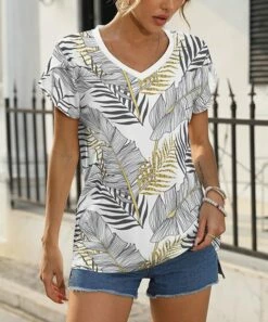 Coupon 🎉 Pink Daisy White & Black Palms V-Neck Short-Sleeve Tee - Plus 🌟