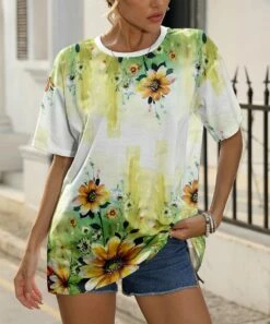 Outlet 🌟 Pink Daisy White & Green Floral Oversize Crewneck Tee - Plus 🎁