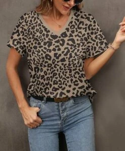 Best deal 👍 Pink Daisy Beige & Black Leopard V-Neck Tee - 👩 Women 🛒